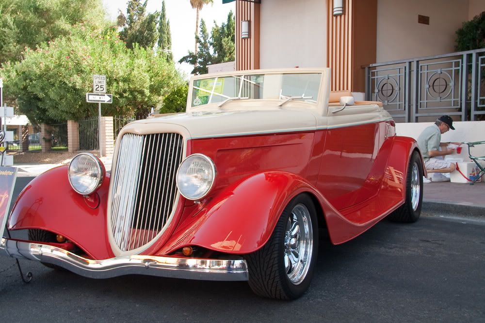 IMAGE: http://i1011.photobucket.com/albums/af236/VegasBlades/2009%20Super%20Run/SuperRun_20090927_1178.jpg