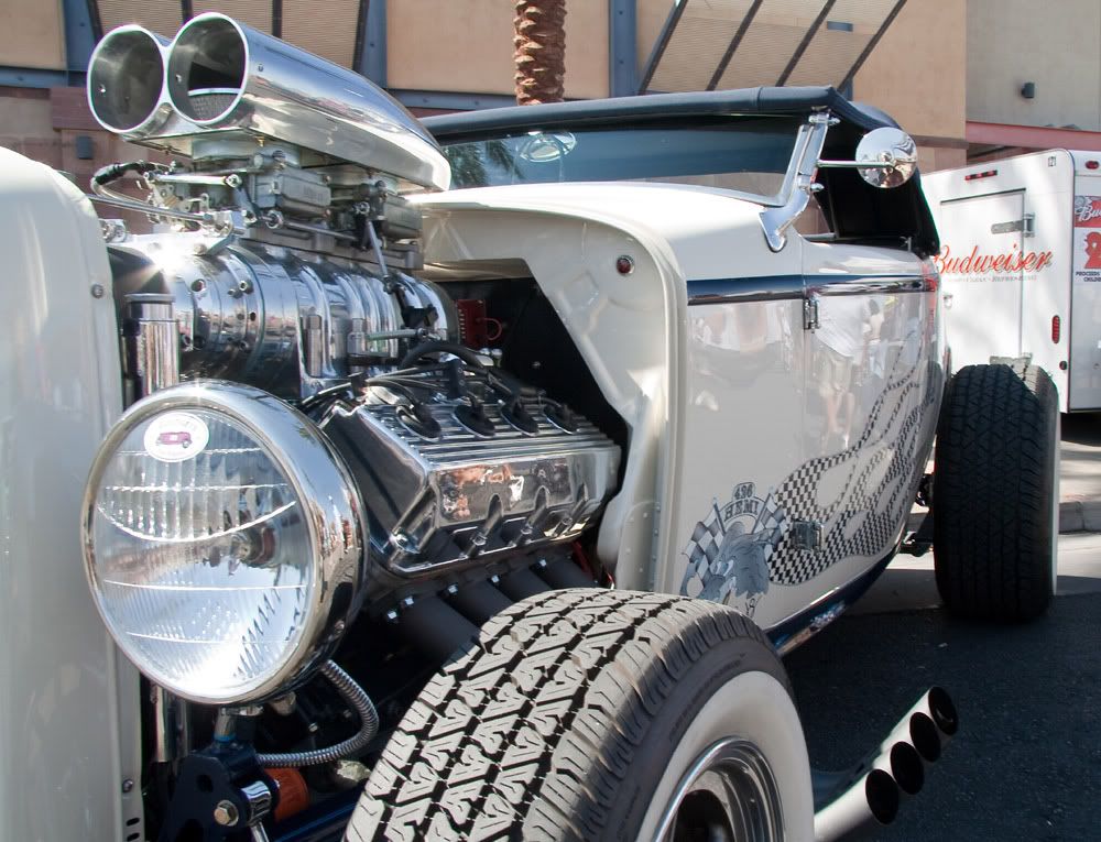 IMAGE: http://i1011.photobucket.com/albums/af236/VegasBlades/2009%20Super%20Run/SuperRun_20090927_1186.jpg