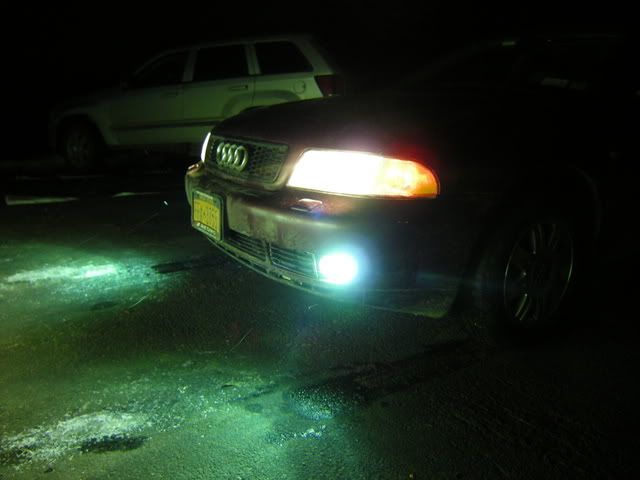 http://i1011.photobucket.com/albums/af239/cjconlon692/2000%20Audi%20A4/hids003.jpg?t=1295221958