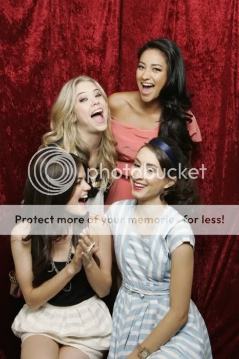 http://i1011.photobucket.com/albums/af235/freetobeme01/PLL/ABC-Summer-Press-Junket-Photobooth-5-15-2010-pretty-little-liars-tv-show-12868045-466-700.jpg